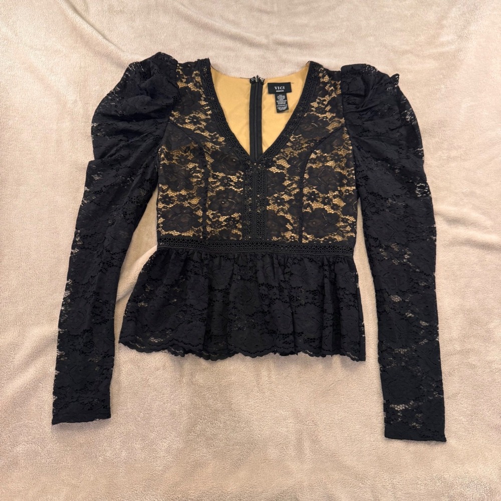 VICI Black Floral Lace Peplum Romantic Date Top Luxe Chic Whimsygoth Party Sz M - Picture 2 of 13